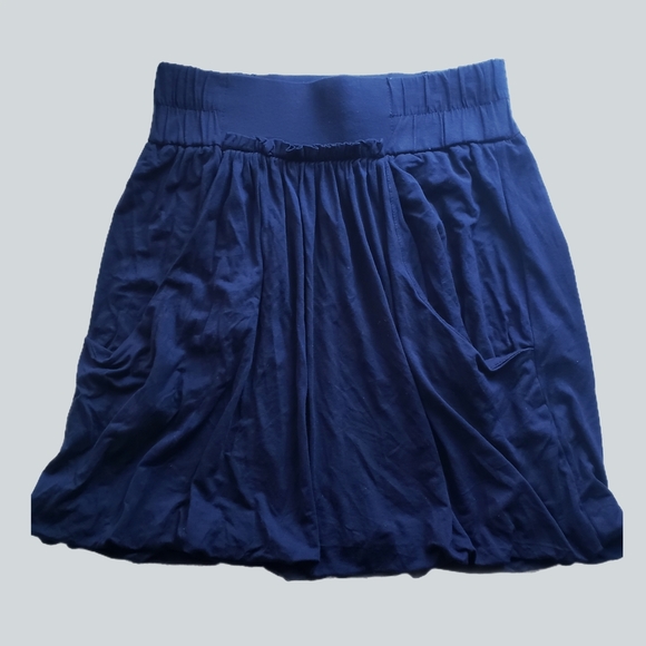 ZARA BASIC Navy Mini Skirt
Size: XS - Picture 1 of 2